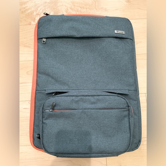 2 in 1 Waterproof Laptop Case with detachable pouch - Picture 1 of 7